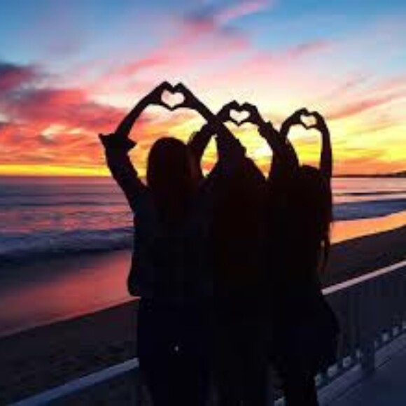 Λογότυπο της ομάδας Friends Online